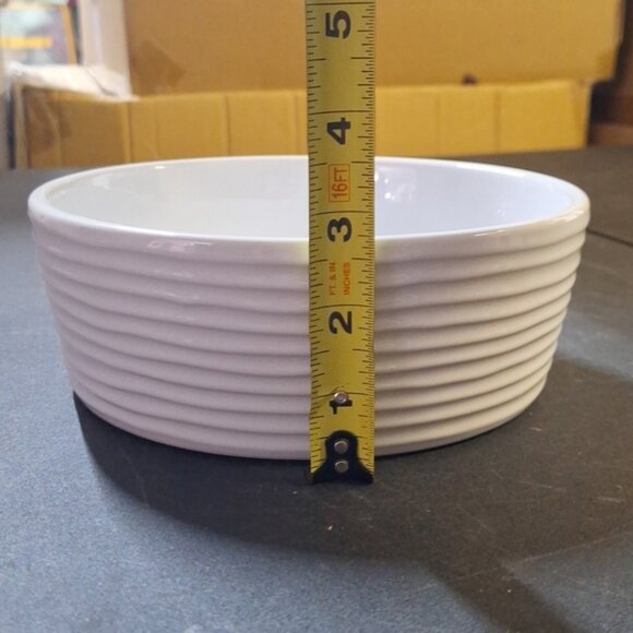 New! White 6 Cup Textured Stoneware Food or Water Bowl with Non-Skid Bottom Grip - Picture 10 of 12